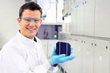 Das ISFH konnte den Wirkungsgrad von Siebdruck-Silizium-Solarzellen auf einen neuen Weltrekordwert von 19,4% steigern. (Foto: Institut für Solarenergieforschung GmbH Hameln, Emmerthal)
