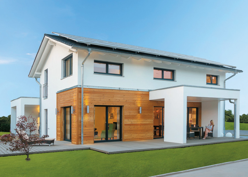 Das Plusenergiegebäude Basic Line Jubilée XXL Plus von Haas Fertigbau ist ein Holztafelbau mit ca. 160 m2 Wohnfläche und kostet 296.271 Euro als schlüsselfertiger Grundpreis. (Foto: Haas Fertigbau / Traumhauspreis 2015)