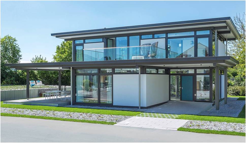 Moderne Fachwerkarchitektur aus Holz und großen Fensterflächen. (Foto: Bundesverband Deutscher Fertigbau (BDF) / HUF Haus)