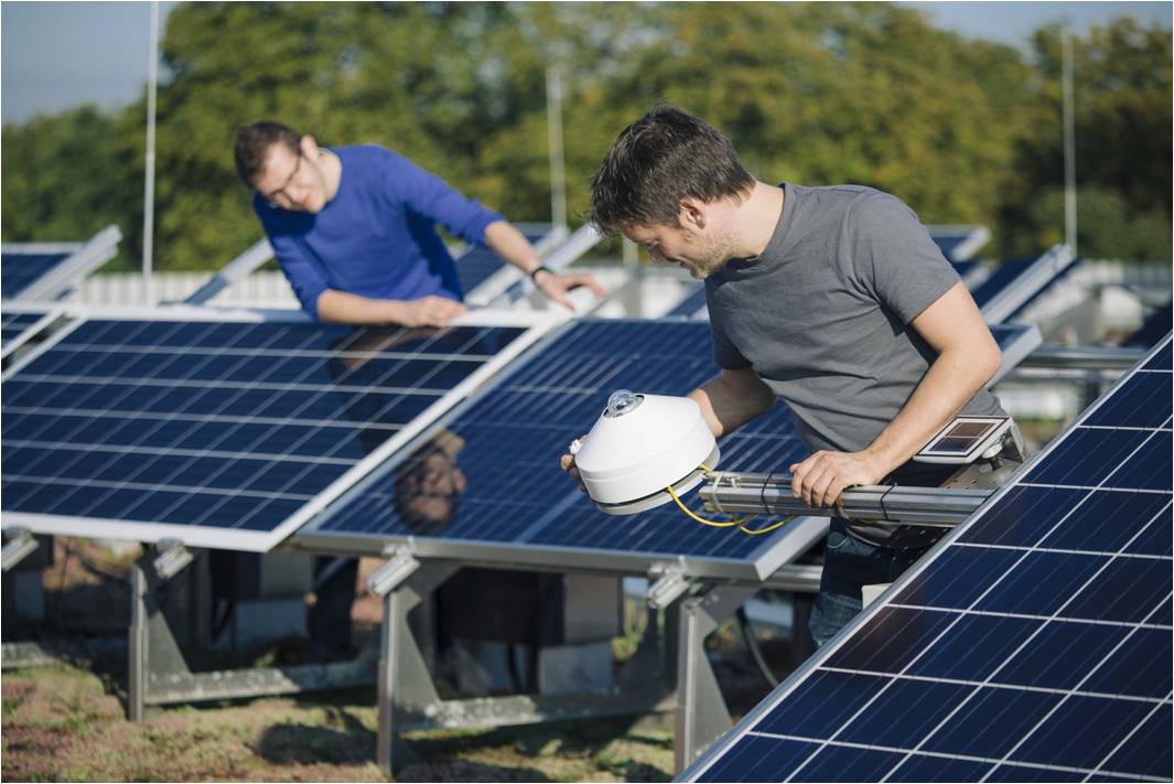 Welche Erträge liefern Solaranlagen und wie gut ist ihr Zustand? Fraunhofer CSP, E.ON und ZAE Bayern testen dazu Anlagen in der Praxis. (Foto: Fraunhofer CSP / Sven Döring)
