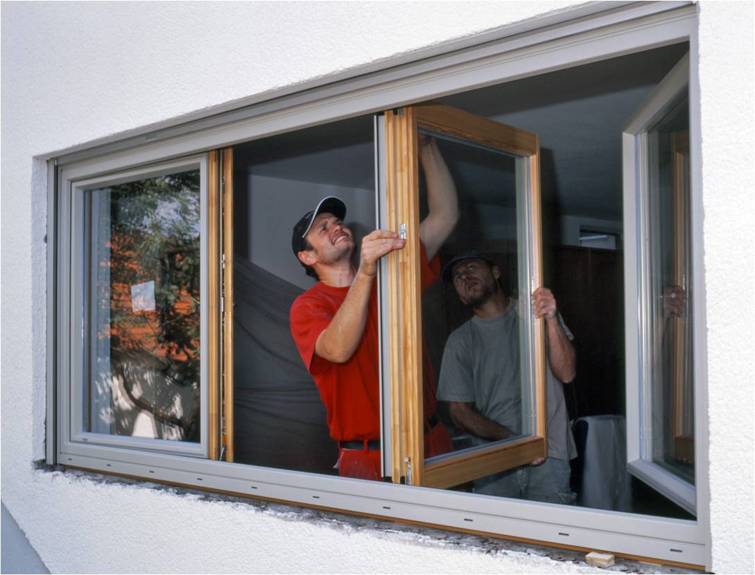 Fenstertausch von Holzfenstern (Foto: Verband Fenster + Fassade VFF / Bayerwald Fenster Haustüren GmbH)