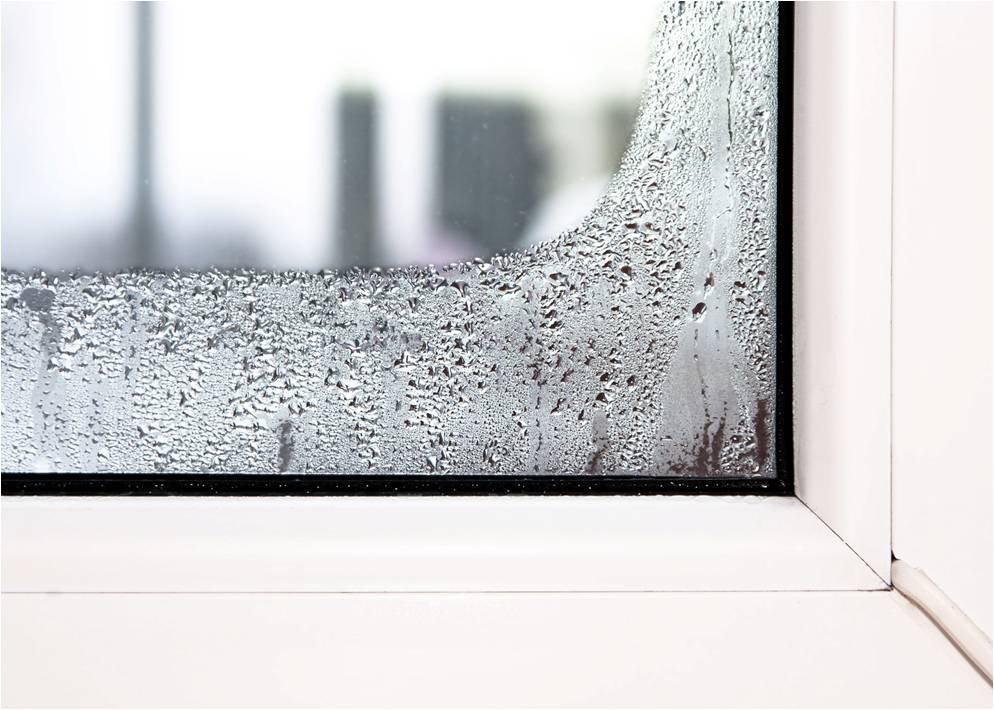 Eine Fensterheizung verhindert die Bildung von Kondenswasser und von unsichtbaren Schimmelsporen. (Foto: T-STRIPE GmbH)