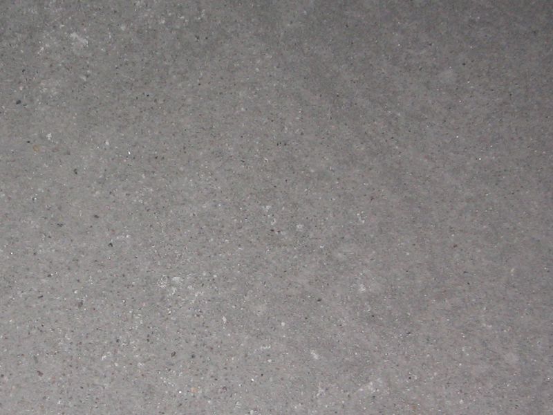 Estrich ist für Fußbodenheizungssysteme ideal geeignet. Gegebenfalls ist eine Grundierung erforderlich. (Foto: energie-experten.org / CG)