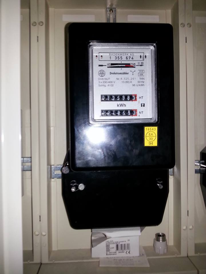 Der Stromverbrauch der Nachtspeicherheizung sollte regelmäßig über den Stromzähler erfasst werden. (Foto: energie-experten.org)