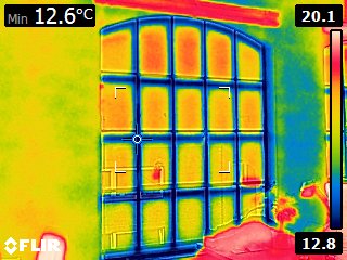 Vor dem Kaufen neuer Nachtspeicherheizungen sollte der Wärmebedarf des Hauses ermittelt werden. (Foto: energie-experten.org)