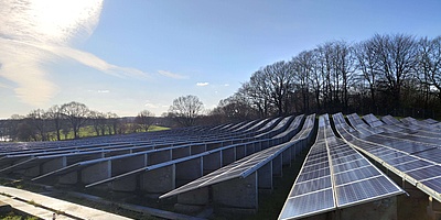 Hier sehen Sie den Solarpark der Ostsee-Lodges