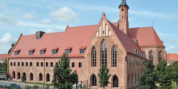 Das Bild zeigt das Kloster von außen (Foto: BLDAM, D.Sommer)