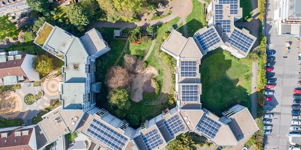 Dank des Mieterstromgesetztes ist der Solar-Strompreis in der Bochumer Siedlung immer mindestens 10 Prozent günstiger als der aus dem öffentlichen Stromnetz. (Foto: SOLARIMO)