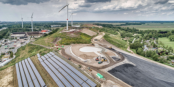 Luftbild von der Photovoltaikanlage auf der Deponie Blockland in Bremen