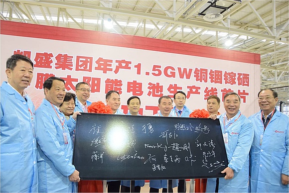 Hier sehen Sie ein Bild der Eröffnung der AVANCIS CIGS Solarmodul-Fabrik in China.
