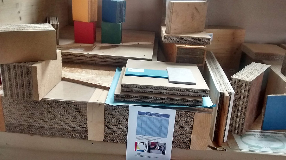 Pappkarton-Dämmplatten wie z. B. von Fairwell bestehen aus heimischer Holzzellulose, die wiederum aus Bruch- und Durchforstungsholz gewonnen wird. (Foto: Fairwell)