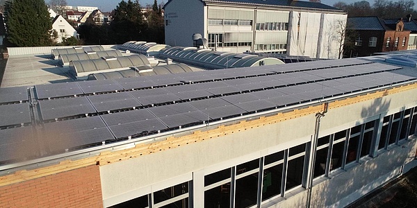 Photovoltaik-Module auf der Meisterschule in Kaiserslautern (Bild: Bezirksverband Pfalz)