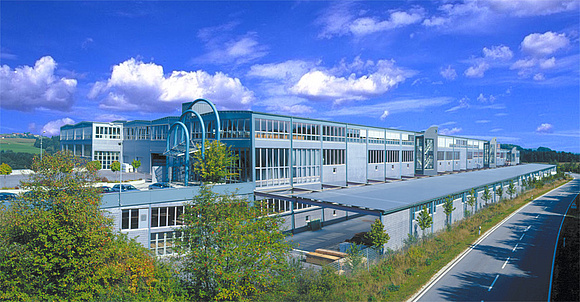Firmengebäude von Bayerwald - Fenster Haustüren GmbH (Foto: Bayerwald - Fenster Haustüren GmbH)