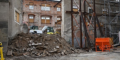 Hier sehen Sie die Bauarbeiten am Erweiterungsbau des Stadtarchivs in Freiberg