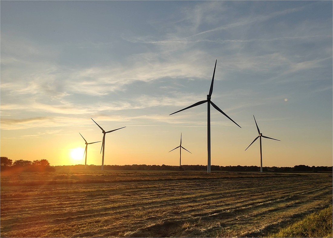 Die Windenergie leistet den größten Beitrag zur Stromerzeugung aus erneuerbaren Energieträgern. Letztlich ist Wind aber auch nur ein Produkt der Solarenergie. (Foto: energie-experten.org)