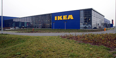 Hier sehen Sie eine Außenansicht der IKEA--Filiale in Berlin-Lichtenverg