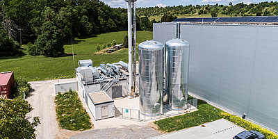 Das Bild zeigt Deutschlands größte Solarthermie-Anlage und neue Energiezentrale