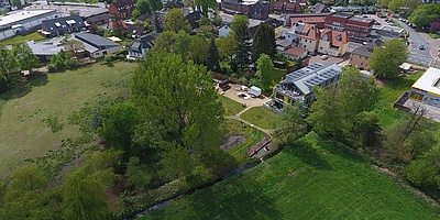 Das Bild zeigt Photovoltaikmodule auf einem Plus-Effizienzhaus in Rotenburg