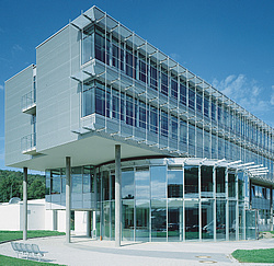 Hauptverwaltung der SIEGENIA GRUPPE in Wilnsdorf-Niederdielfen (Foto: SIEGENIA)
