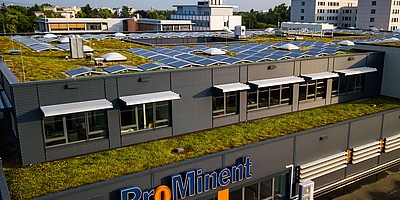 Das Bild zeigt die Solaranlage auf dem Gründach von ProMinent in Heidelberg.