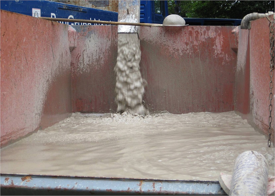 Bei normaler Bodenbeschaffenheit werden Spülbohrungen eingesetzt, bei der sich das Bohrgut in einem Auffangbehälter sammelt, bevor die Spülung zurück in das Bohrloch gepumpt wird. (Foto: energie-experten.org)