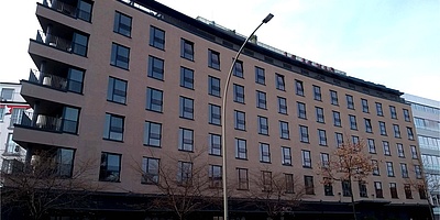 Das Bild zeigt das "The George"-Hotel in Hamburg-St. Georg von außen.