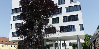 Das Bild zeigt das UDI-Green-Building im Nürnberger Bürokomplex von außen.