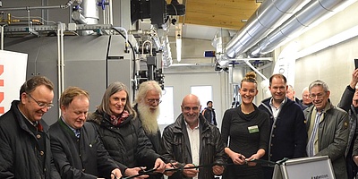 Eröffnung der Solar-Holz-Heizzentrale in Moosach (Foto: NATURSTROM AG)