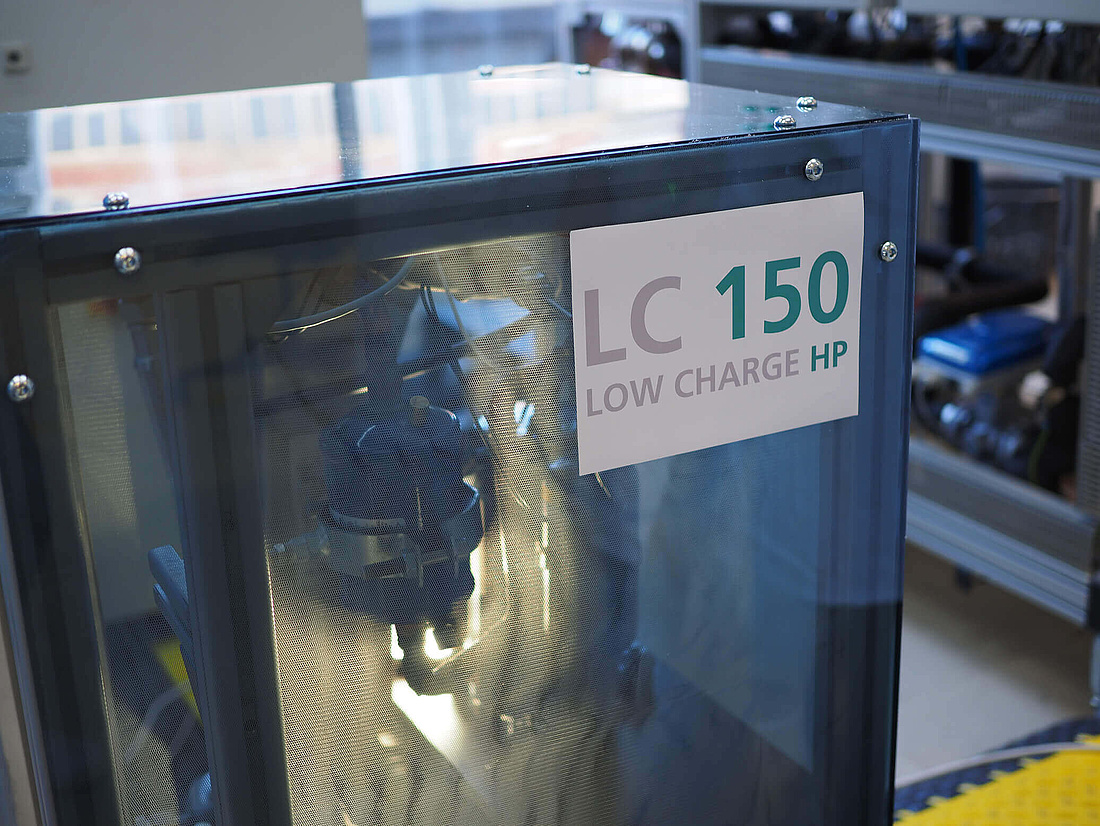 Die am Fraunhofer ISE entwickelte Wärmepumpe LC150 setzt auf das klimafreundliche Kältemittel Propan. (Foto: © Fraunhofer ISE)