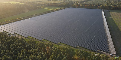 Das Bild zeigt den Solarpark Nochten