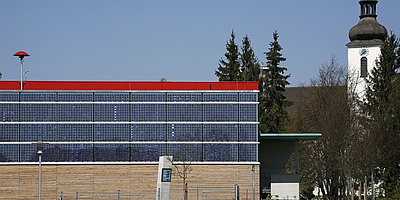 Hier sehen Sie die Solaranlage an der Turnhalle in Regensburg 
