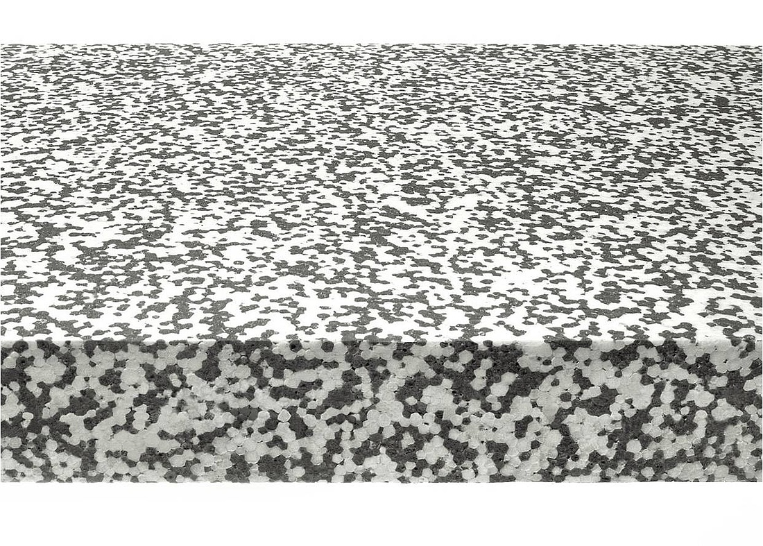 Grau/Weiß gesprenkelte Polystyrolplatte Dalmatiner von Caparol aus EPS-Hartschaum (Foto: CAPAROL Farben Lacke Bautenschutz GmbH)