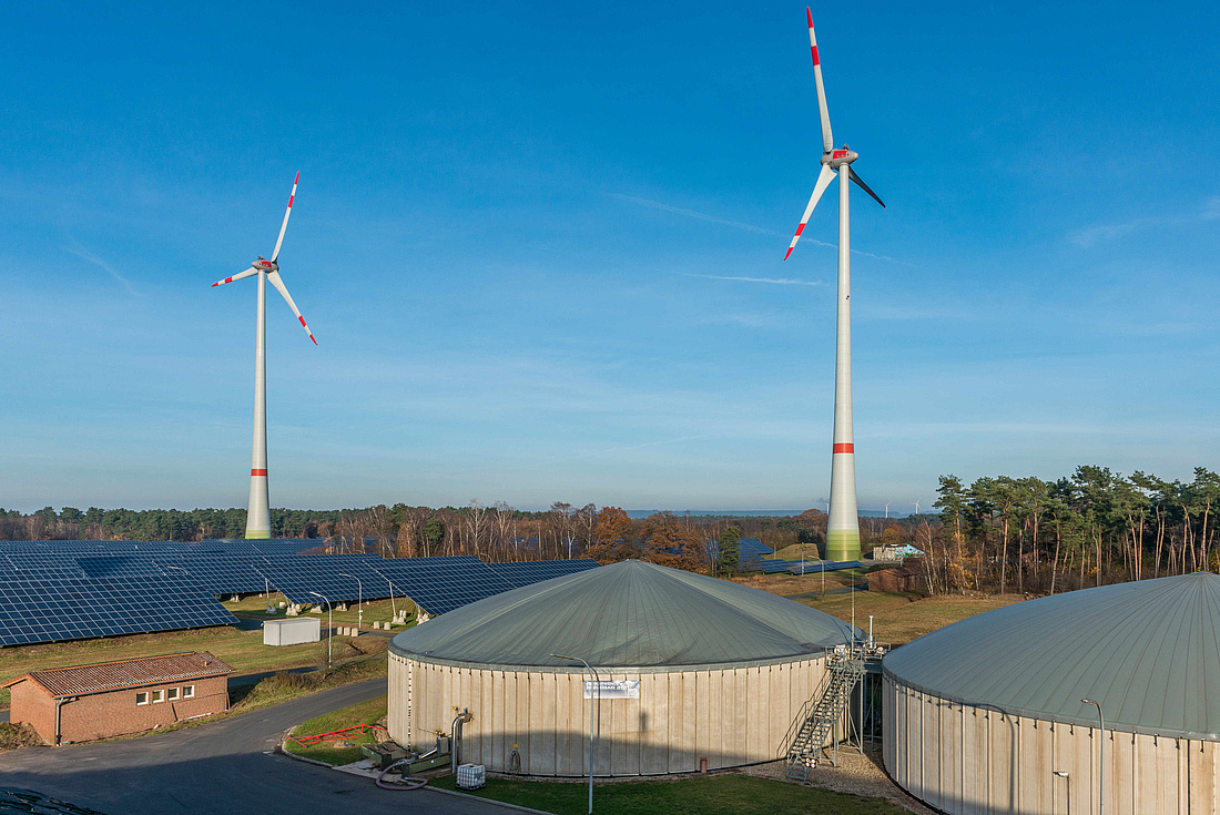 Photovoltaik, Windkraft und Biomassekraftwerke produzieren etwa doppelt soviel Öko-Strom wie in Saerbeck benötigt wird. (Foto-Quelle: Enapter)