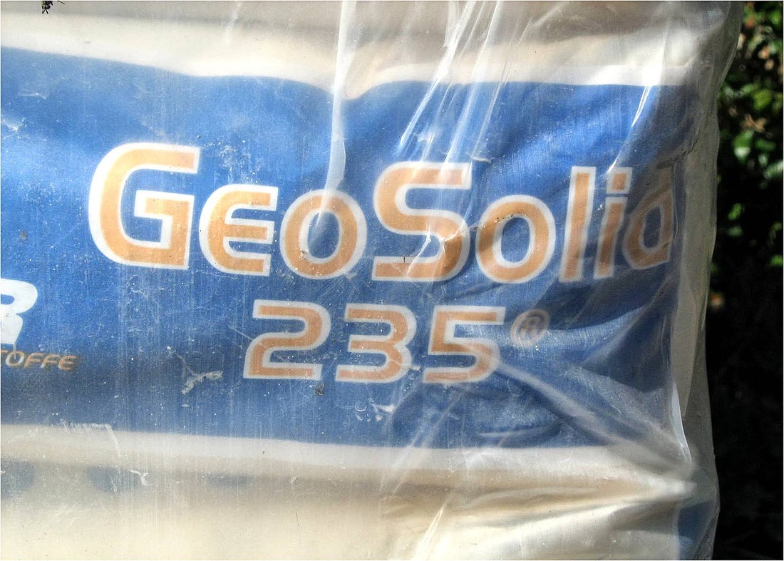 Das Verpressmaterial Fischer GeoSolid® 235 besitzt eine hohe Wärmeleitfähigkeit von mehr als 2,35 W/mK und sorgt so für eine optimale thermische Anbindung der Sonde an das Erdreich der Erdwärmebohrung. (Foto: energie-experten.org)