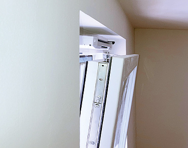 Außenbauteil-Luftdurchlässe (ALD) für die freie Lüftung werden für den Blower-Door-Test zum öffentlich-rechtlichen Nachweis nach GEG nicht mehr abgedichtet. (Foto: FLiB e. V.)