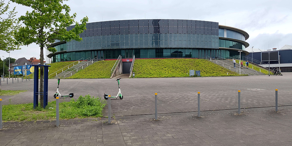 Blick auf die EWE Arena in Oldenburg