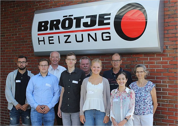 Hier sehen Sie eine Gruppe von Auszubildenden der August Brötje GmbH