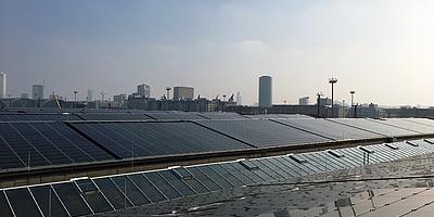Hier sehen Sie die Solaranlage auf dem Dach der S-Bahn Werkstatt in Frankfurt