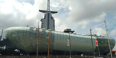 Das Bild zeigt das Klimahaus in Bremerhaven von außen.