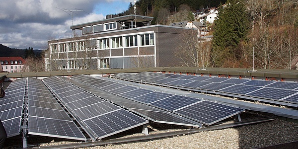 Hier sehen Sie die Solaranlage auf dem Hochschule Furthwangen