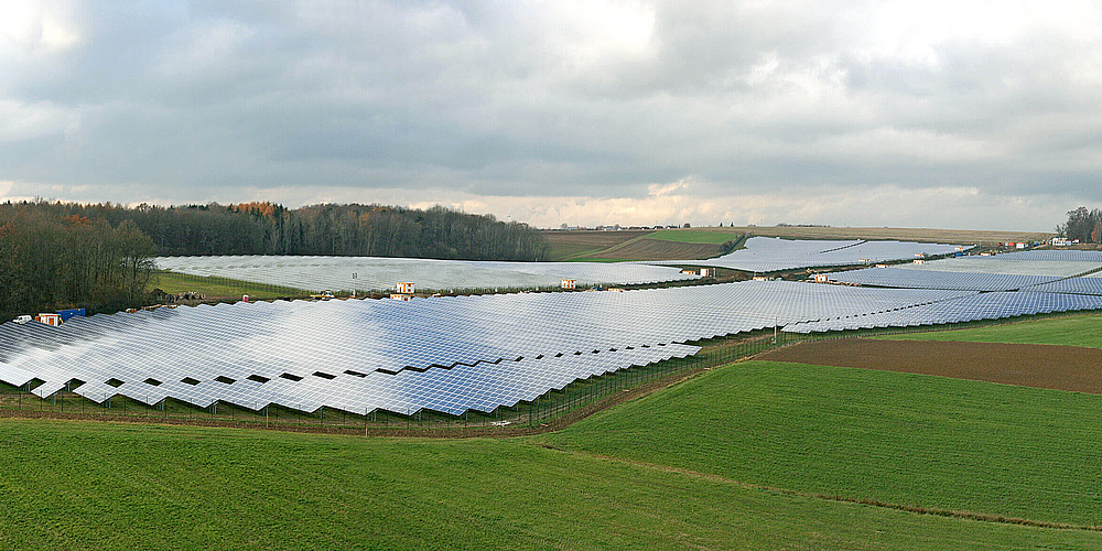 Das Bild zeigt den Solarpark Gut-Leimershof