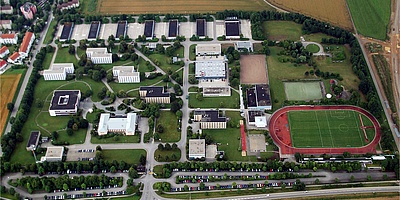 Hier sehen Sie eine Luftaufnahme der Polizeihochschule Baden-Württemberg