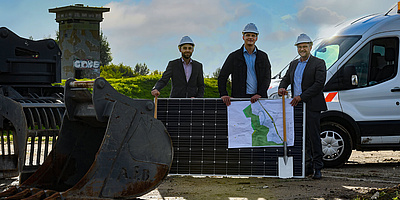 Hier sehen Sie ein Foto vom offiziellen Baubeginn des Sonnenkraftwerks in Xanten. (Foto: ENNI Energie & Umwelt Niederrhein GmbH)