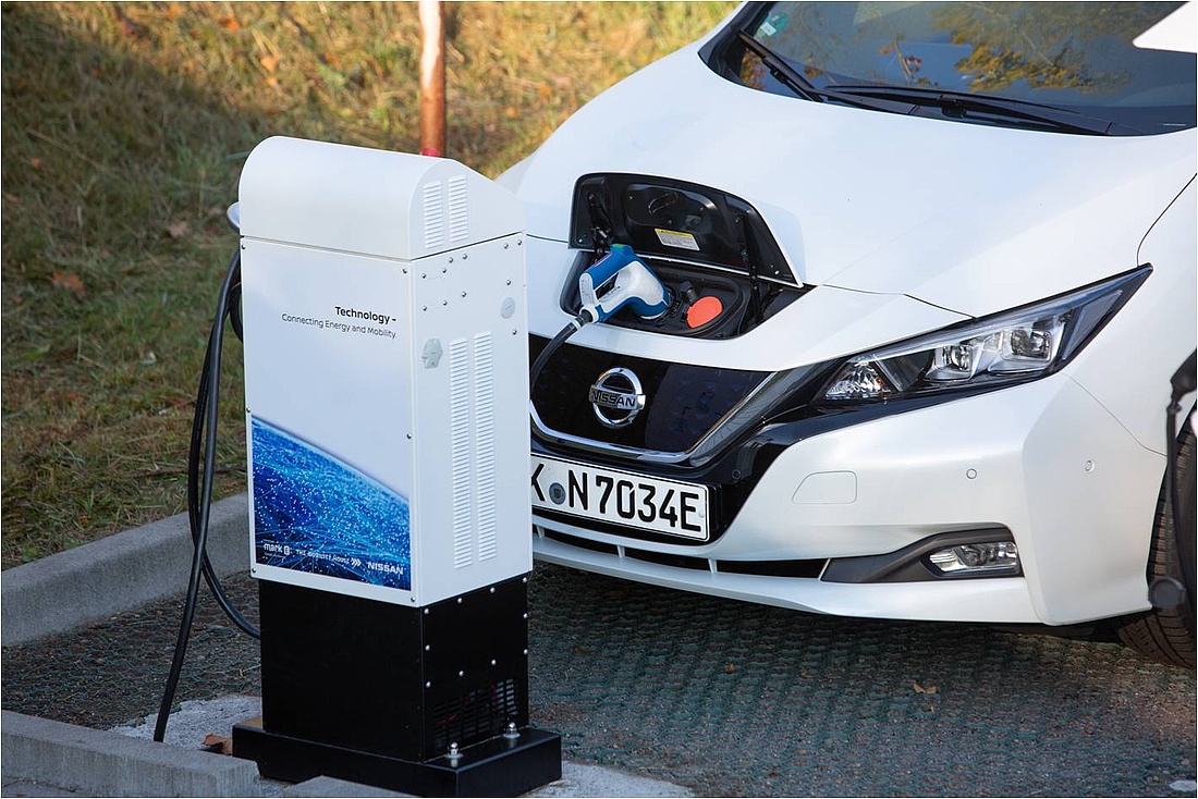Der Nissan Leaf ist das erste Elektroauto, das bei Bedarf Strom als Primärregelleistung wieder ins Stromnetz einspeisen darf. (Foto: The Mobility House GmbH)