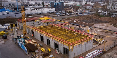 Blick auf den Bau des Technikgebäudes im Februar 2022