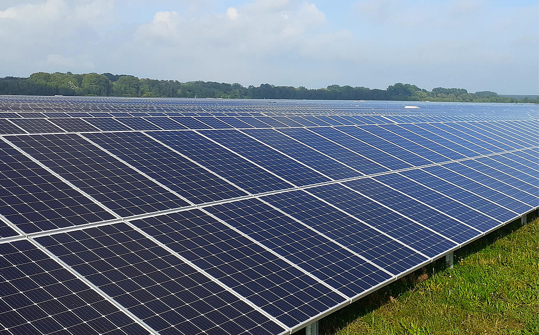 Der Solarpark Barth 5 ist eine der größten förderfreien PV-Anlagen, die von der UmweltBank auf Basis eines Power Purchase Agreements (PPA) finanziert wurde. (Foto: BayWa r.e. renewable energy GmbH)