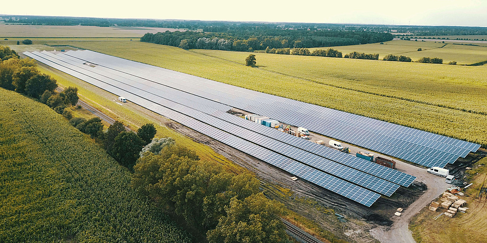 Das Bild zeigt den Solarpark von oben (Foto: obs/ E.ON Energie Deutschland GmbH)