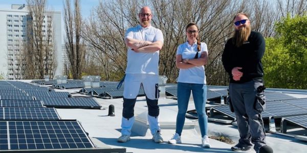 Zwölf Berliner Wohnanlagen mit Solarmodulen ausgestattet