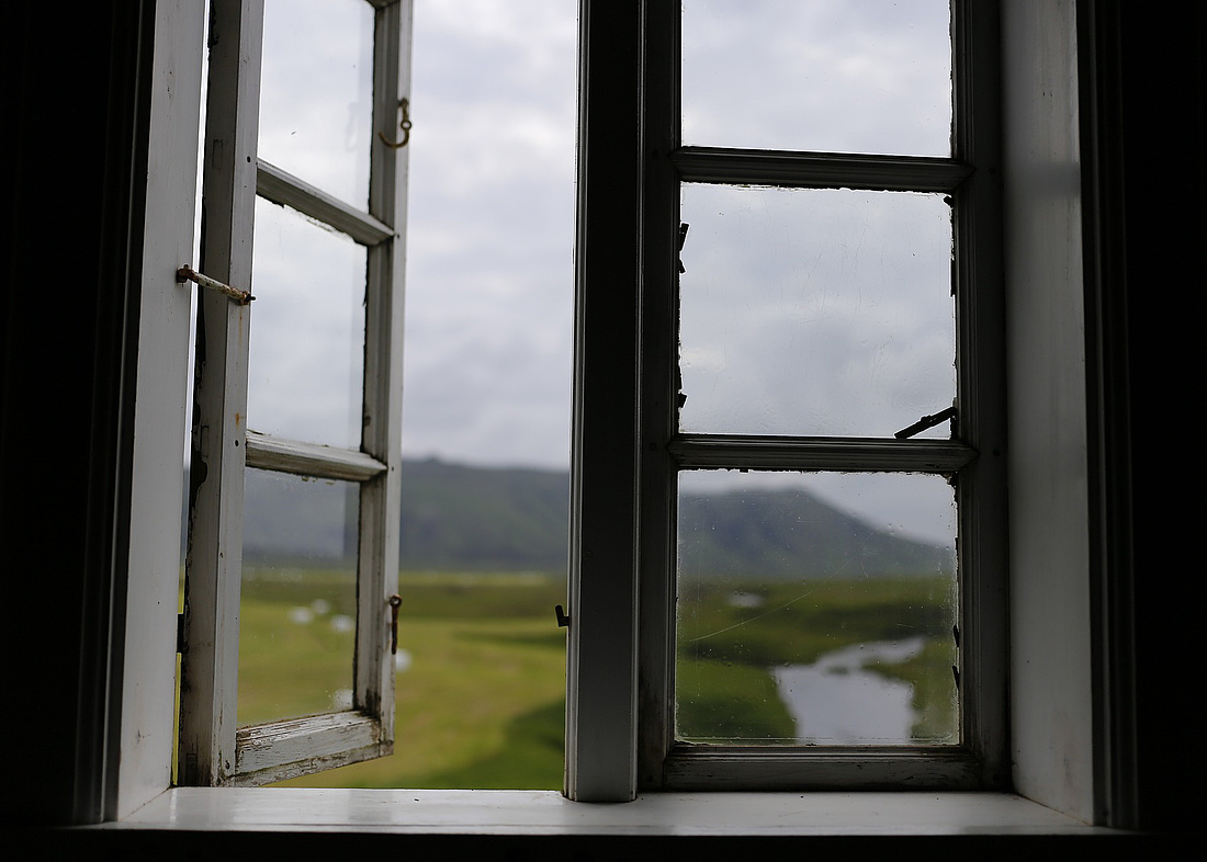 Durch ihren untypischen Öffnungsmechanismus verleihen sie dem Haus einen typisch nordischen Charme und Individualität. (Foto: kurtdeiner / pixabay)