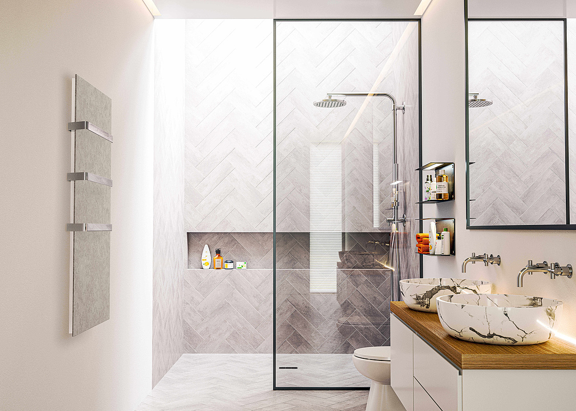 Foto eines Badezimmers mit Infrarot-Spiegel und Handtuchheizkörper